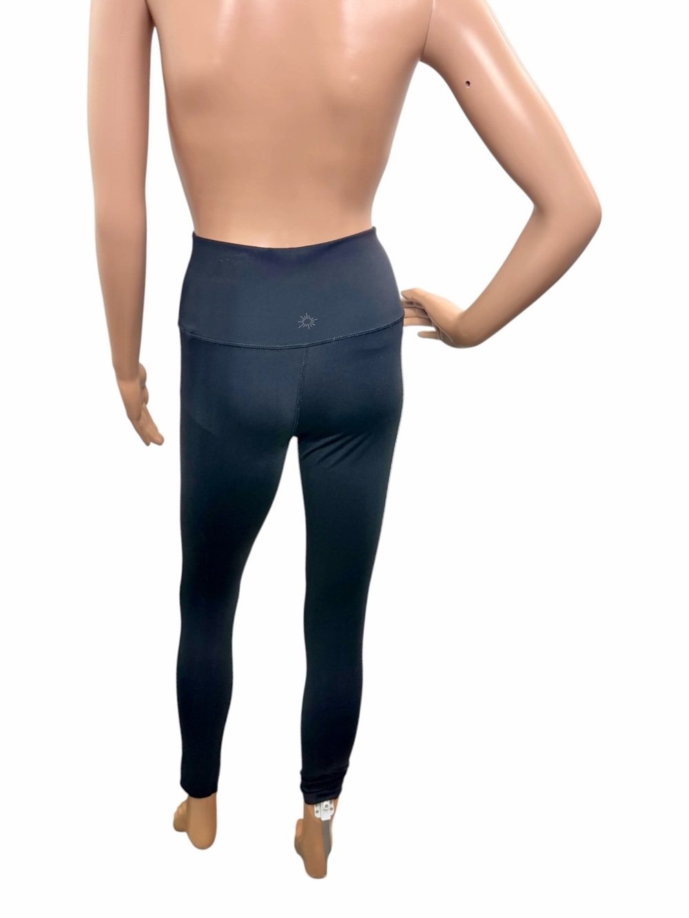 Offline By Aerie Goals Women’s Size Medium High Waist Solid Black 7/8 Leggings - Picture 3 of 6